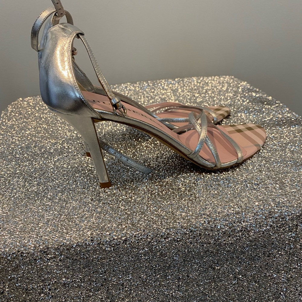 Burberry Silver comfy heels - Picture 3 of 3